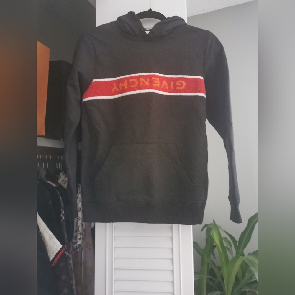 💯% Authentic Givenchy Hoodie  in Size S